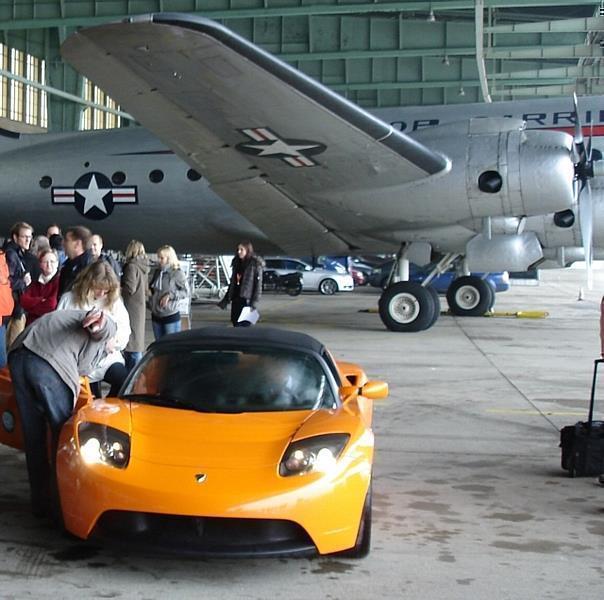 Der Tesla-Roadster - einer der E-Stars beim eDay. Foto: auto-reporter.net